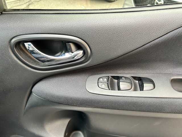 日産 セレナ HWS S HV Vセレ +SeftyⅡ 東京都 2015(平27)年 5.2万km ブリリアントシルバー 純正ナビ　MC315D-W/ ＜フルセグTV/DVD/CD/Bluetooth/SD＞/全方位モニター/ETC/両側パワースライド/クルーズコントロール/エマージェンシーブレーキ/踏み間違い衝突防止アシスト/車線逸脱警報/スペアキー/革巻きステアリング/ステアリングスイッチ/電動格納ミラー/純正フロアマット/ドアバイザー/取扱説明書/保証書