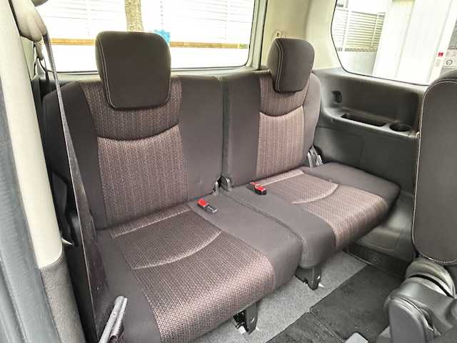 日産 セレナ HWS S HV Vセレ +SeftyⅡ 東京都 2015(平27)年 5.2万km ブリリアントシルバー 純正ナビ　MC315D-W/ ＜フルセグTV/DVD/CD/Bluetooth/SD＞/全方位モニター/ETC/両側パワースライド/クルーズコントロール/エマージェンシーブレーキ/踏み間違い衝突防止アシスト/車線逸脱警報/スペアキー/革巻きステアリング/ステアリングスイッチ/電動格納ミラー/純正フロアマット/ドアバイザー/取扱説明書/保証書