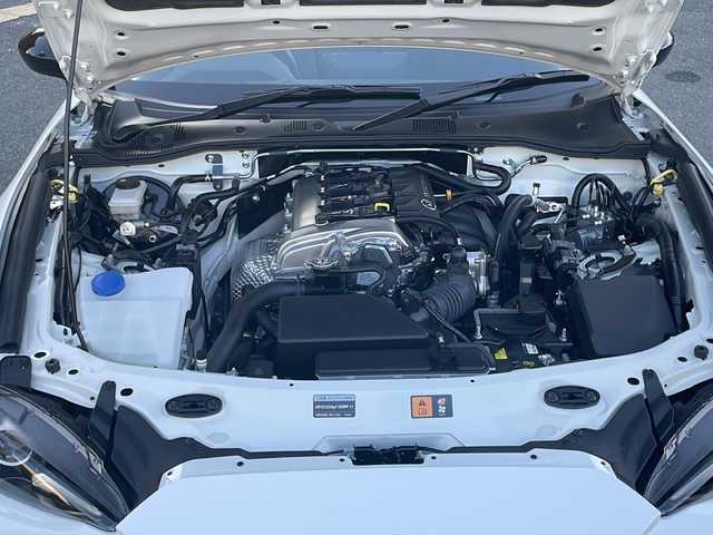 マツダ ロードスター S スペシャルパッケージ 大阪府 2025(令7)年 0.3万km スノーフレイクホワイトパールマイカ 純正ナビ（フルセグTV/Bluetooth/AM・FM）/バックカメラ/シートヒーター（運転席・助手席）/コーナーセンサー/ETC/クルーズコントロール/横滑り防止機能/本革巻きステアリング/プッシュスタート/オートライト/純正16インチアルミホイール