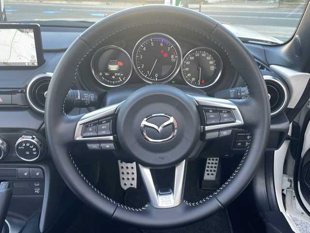 マツダ ロードスター S スペシャルパッケージ 大阪府 2025(令7)年 0.3万km スノーフレイクホワイトパールマイカ 純正ナビ（フルセグTV/Bluetooth/AM・FM）/バックカメラ/シートヒーター（運転席・助手席）/コーナーセンサー/ETC/クルーズコントロール/横滑り防止機能/本革巻きステアリング/プッシュスタート/オートライト/純正16インチアルミホイール