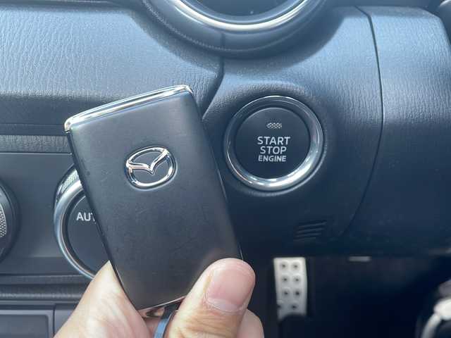 マツダ ロードスター S スペシャルパッケージ 大阪府 2025(令7)年 0.3万km スノーフレイクホワイトパールマイカ 純正ナビ（フルセグTV/Bluetooth/AM・FM）/バックカメラ/シートヒーター（運転席・助手席）/コーナーセンサー/ETC/クルーズコントロール/横滑り防止機能/本革巻きステアリング/プッシュスタート/オートライト/純正16インチアルミホイール