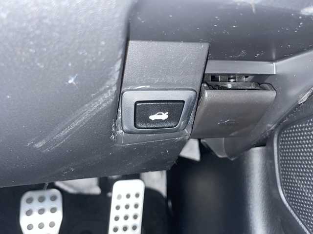 マツダ ロードスター S スペシャルパッケージ 大阪府 2025(令7)年 0.3万km スノーフレイクホワイトパールマイカ 純正ナビ（フルセグTV/Bluetooth/AM・FM）/バックカメラ/シートヒーター（運転席・助手席）/コーナーセンサー/ETC/クルーズコントロール/横滑り防止機能/本革巻きステアリング/プッシュスタート/オートライト/純正16インチアルミホイール