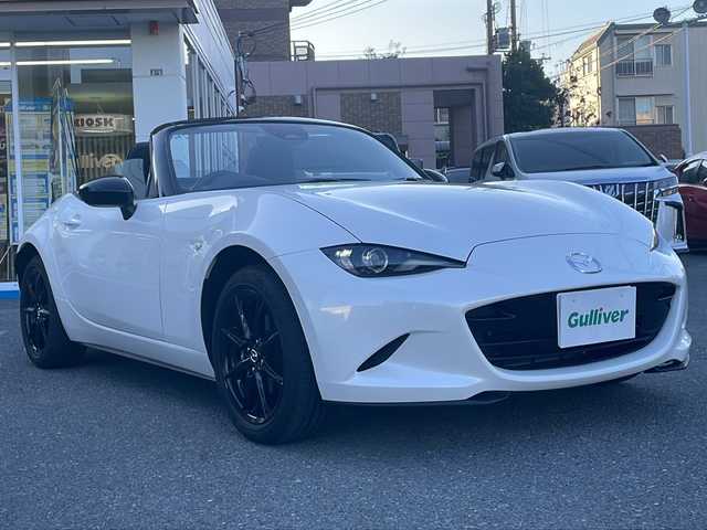 マツダ ロードスター S スペシャルパッケージ 大阪府 2025(令7)年 0.3万km スノーフレイクホワイトパールマイカ 純正ナビ（フルセグTV/Bluetooth/AM・FM）/バックカメラ/シートヒーター（運転席・助手席）/コーナーセンサー/ETC/クルーズコントロール/横滑り防止機能/本革巻きステアリング/プッシュスタート/オートライト/純正16インチアルミホイール