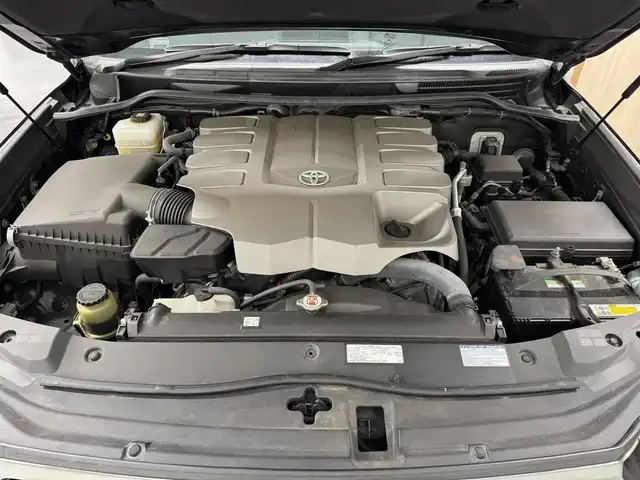 トヨタ ランドクルーザー ZX 三重県 2018(平30)年 6.3万km ブラック プレミアムガソリン/フルタイム4WD/MTモード付フロア6AT/純正 9.2インチナビ*1/（AM/FM/CD/DVD/Blu-ray/SDREC/SD/USB/Bluetooth/VTR/AUX/TV）/トヨタプレミアムサウンド（12スピーカー）*/マルチテレインモニター*/モデリスタエアロ（F/S/R下）/社外後席モニター/ドライブレコーダー 前後/社外セキュリティ/ETC2.0/Toyota Safety Sense/●PCS/●LDA/●レーダークルコン/●AHB/・クリアランスソナー&バックソナー/・ブラインドスポットモニター/・リヤクロストラフィックアラート*1/など/装備/・パワーバックドア（上側）*/・ルーフレール（ブラック）*/・寒冷地仕様*/・ムーンルーフ/・茶革シート/・シートヒーター（D/N/2nd左右）/ベンチレーション（D/N）/・ステアリングヒーター/・パワーシート（D/N）（2nd前後パワースライド機構）/・左右＆後席左右独立オートエアコン/・LEDヘッドランプ/・オートワイパー/・社外22inAW/・ガナドール4本出しマフラー/・社外テールレンズ（純正あり）/など/メカニズム系装備/・高低調整サスペンション/・バリアブルギヤレシオステアリング/など/*…OP装備
