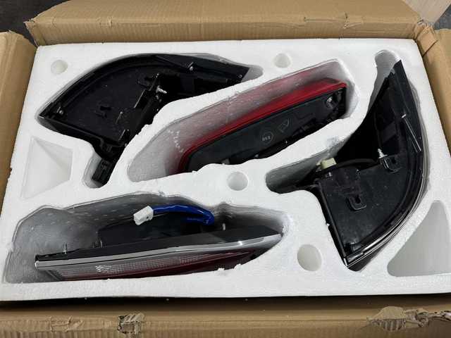 トヨタ ランドクルーザー ZX 三重県 2018(平30)年 6.3万km ブラック プレミアムガソリン/フルタイム4WD/MTモード付フロア6AT/純正 9.2インチナビ*1/（AM/FM/CD/DVD/Blu-ray/SDREC/SD/USB/Bluetooth/VTR/AUX/TV）/トヨタプレミアムサウンド（12スピーカー）*/マルチテレインモニター*/モデリスタエアロ（F/S/R下）/社外後席モニター/ドライブレコーダー 前後/社外セキュリティ/ETC2.0/Toyota Safety Sense/●PCS/●LDA/●レーダークルコン/●AHB/・クリアランスソナー&バックソナー/・ブラインドスポットモニター/・リヤクロストラフィックアラート*1/など/装備/・パワーバックドア（上側）*/・ルーフレール（ブラック）*/・寒冷地仕様*/・ムーンルーフ/・茶革シート/・シートヒーター（D/N/2nd左右）/ベンチレーション（D/N）/・ステアリングヒーター/・パワーシート（D/N）（2nd前後パワースライド機構）/・左右＆後席左右独立オートエアコン/・LEDヘッドランプ/・オートワイパー/・社外22inAW/・ガナドール4本出しマフラー/・社外テールレンズ（純正あり）/など/メカニズム系装備/・高低調整サスペンション/・バリアブルギヤレシオステアリング/など/*…OP装備