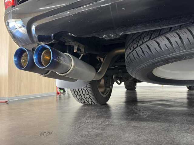 トヨタ ランドクルーザー ZX 三重県 2018(平30)年 6.3万km ブラック プレミアムガソリン/フルタイム4WD/MTモード付フロア6AT/純正 9.2インチナビ*1/（AM/FM/CD/DVD/Blu-ray/SDREC/SD/USB/Bluetooth/VTR/AUX/TV）/トヨタプレミアムサウンド（12スピーカー）*/マルチテレインモニター*/モデリスタエアロ（F/S/R下）/社外後席モニター/ドライブレコーダー 前後/社外セキュリティ/ETC2.0/Toyota Safety Sense/●PCS/●LDA/●レーダークルコン/●AHB/・クリアランスソナー&バックソナー/・ブラインドスポットモニター/・リヤクロストラフィックアラート*1/など/装備/・パワーバックドア（上側）*/・ルーフレール（ブラック）*/・寒冷地仕様*/・ムーンルーフ/・茶革シート/・シートヒーター（D/N/2nd左右）/ベンチレーション（D/N）/・ステアリングヒーター/・パワーシート（D/N）（2nd前後パワースライド機構）/・左右＆後席左右独立オートエアコン/・LEDヘッドランプ/・オートワイパー/・社外22inAW/・ガナドール4本出しマフラー/・社外テールレンズ（純正あり）/など/メカニズム系装備/・高低調整サスペンション/・バリアブルギヤレシオステアリング/など/*…OP装備