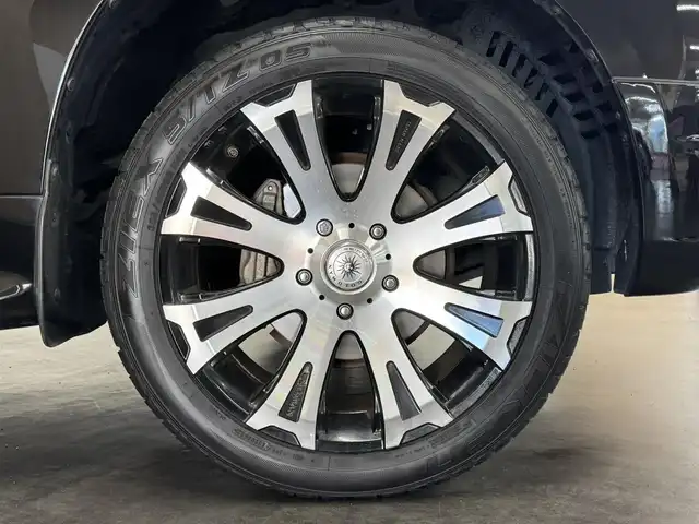 トヨタ ランドクルーザー ZX 三重県 2018(平30)年 6.3万km ブラック プレミアムガソリン/フルタイム4WD/MTモード付フロア6AT/純正 9.2インチナビ*1/（AM/FM/CD/DVD/Blu-ray/SDREC/SD/USB/Bluetooth/VTR/AUX/TV）/トヨタプレミアムサウンド（12スピーカー）*/マルチテレインモニター*/モデリスタエアロ（F/S/R下）/社外後席モニター/ドライブレコーダー 前後/社外セキュリティ/ETC2.0/Toyota Safety Sense/●PCS/●LDA/●レーダークルコン/●AHB/・クリアランスソナー&バックソナー/・ブラインドスポットモニター/・リヤクロストラフィックアラート*1/など/装備/・パワーバックドア（上側）*/・ルーフレール（ブラック）*/・寒冷地仕様*/・ムーンルーフ/・茶革シート/・シートヒーター（D/N/2nd左右）/ベンチレーション（D/N）/・ステアリングヒーター/・パワーシート（D/N）（2nd前後パワースライド機構）/・左右＆後席左右独立オートエアコン/・LEDヘッドランプ/・オートワイパー/・社外22inAW/・ガナドール4本出しマフラー/・社外テールレンズ（純正あり）/など/メカニズム系装備/・高低調整サスペンション/・バリアブルギヤレシオステアリング/など/*…OP装備