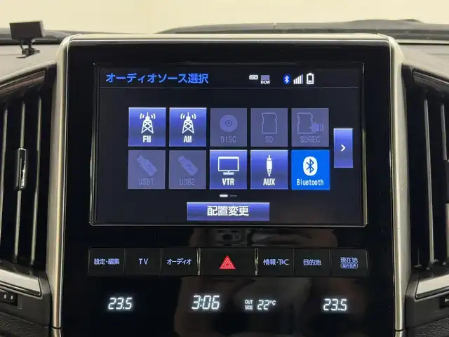 トヨタ ランドクルーザー ZX 三重県 2018(平30)年 6.3万km ブラック プレミアムガソリン/フルタイム4WD/MTモード付フロア6AT/純正 9.2インチナビ*1/（AM/FM/CD/DVD/Blu-ray/SDREC/SD/USB/Bluetooth/VTR/AUX/TV）/トヨタプレミアムサウンド（12スピーカー）*/マルチテレインモニター*/モデリスタエアロ（F/S/R下）/社外後席モニター/ドライブレコーダー 前後/社外セキュリティ/ETC2.0/Toyota Safety Sense/●PCS/●LDA/●レーダークルコン/●AHB/・クリアランスソナー&バックソナー/・ブラインドスポットモニター/・リヤクロストラフィックアラート*1/など/装備/・パワーバックドア（上側）*/・ルーフレール（ブラック）*/・寒冷地仕様*/・ムーンルーフ/・茶革シート/・シートヒーター（D/N/2nd左右）/ベンチレーション（D/N）/・ステアリングヒーター/・パワーシート（D/N）（2nd前後パワースライド機構）/・左右＆後席左右独立オートエアコン/・LEDヘッドランプ/・オートワイパー/・社外22inAW/・ガナドール4本出しマフラー/・社外テールレンズ（純正あり）/など/メカニズム系装備/・高低調整サスペンション/・バリアブルギヤレシオステアリング/など/*…OP装備