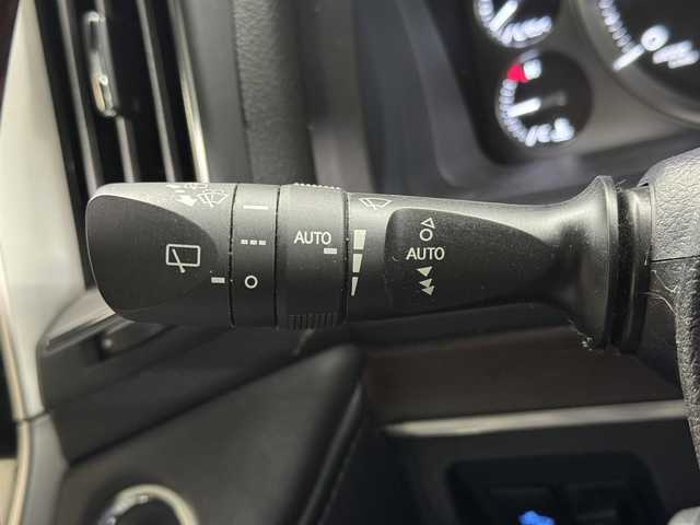 トヨタ ランドクルーザー ZX 三重県 2018(平30)年 6.3万km ブラック プレミアムガソリン/フルタイム4WD/MTモード付フロア6AT/純正 9.2インチナビ*1/（AM/FM/CD/DVD/Blu-ray/SDREC/SD/USB/Bluetooth/VTR/AUX/TV）/トヨタプレミアムサウンド（12スピーカー）*/マルチテレインモニター*/モデリスタエアロ（F/S/R下）/社外後席モニター/ドライブレコーダー 前後/社外セキュリティ/ETC2.0/Toyota Safety Sense/●PCS/●LDA/●レーダークルコン/●AHB/・クリアランスソナー&バックソナー/・ブラインドスポットモニター/・リヤクロストラフィックアラート*1/など/装備/・パワーバックドア（上側）*/・ルーフレール（ブラック）*/・寒冷地仕様*/・ムーンルーフ/・茶革シート/・シートヒーター（D/N/2nd左右）/ベンチレーション（D/N）/・ステアリングヒーター/・パワーシート（D/N）（2nd前後パワースライド機構）/・左右＆後席左右独立オートエアコン/・LEDヘッドランプ/・オートワイパー/・社外22inAW/・ガナドール4本出しマフラー/・社外テールレンズ（純正あり）/など/メカニズム系装備/・高低調整サスペンション/・バリアブルギヤレシオステアリング/など/*…OP装備