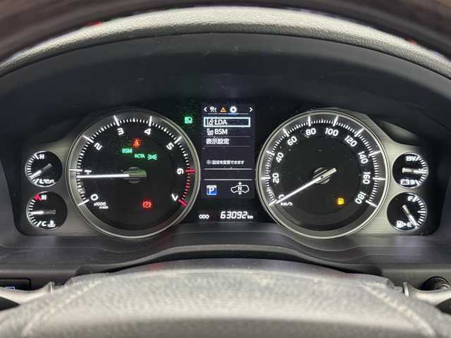 トヨタ ランドクルーザー ZX 三重県 2018(平30)年 6.3万km ブラック プレミアムガソリン/フルタイム4WD/MTモード付フロア6AT/純正 9.2インチナビ*1/（AM/FM/CD/DVD/Blu-ray/SDREC/SD/USB/Bluetooth/VTR/AUX/TV）/トヨタプレミアムサウンド（12スピーカー）*/マルチテレインモニター*/モデリスタエアロ（F/S/R下）/社外後席モニター/ドライブレコーダー 前後/社外セキュリティ/ETC2.0/Toyota Safety Sense/●PCS/●LDA/●レーダークルコン/●AHB/・クリアランスソナー&バックソナー/・ブラインドスポットモニター/・リヤクロストラフィックアラート*1/など/装備/・パワーバックドア（上側）*/・ルーフレール（ブラック）*/・寒冷地仕様*/・ムーンルーフ/・茶革シート/・シートヒーター（D/N/2nd左右）/ベンチレーション（D/N）/・ステアリングヒーター/・パワーシート（D/N）（2nd前後パワースライド機構）/・左右＆後席左右独立オートエアコン/・LEDヘッドランプ/・オートワイパー/・社外22inAW/・ガナドール4本出しマフラー/・社外テールレンズ（純正あり）/など/メカニズム系装備/・高低調整サスペンション/・バリアブルギヤレシオステアリング/など/*…OP装備