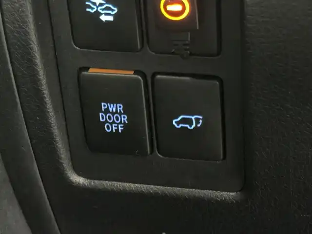 トヨタ ランドクルーザー ZX 三重県 2018(平30)年 6.3万km ブラック プレミアムガソリン/フルタイム4WD/MTモード付フロア6AT/純正 9.2インチナビ*1/（AM/FM/CD/DVD/Blu-ray/SDREC/SD/USB/Bluetooth/VTR/AUX/TV）/トヨタプレミアムサウンド（12スピーカー）*/マルチテレインモニター*/モデリスタエアロ（F/S/R下）/社外後席モニター/ドライブレコーダー 前後/社外セキュリティ/ETC2.0/Toyota Safety Sense/●PCS/●LDA/●レーダークルコン/●AHB/・クリアランスソナー&バックソナー/・ブラインドスポットモニター/・リヤクロストラフィックアラート*1/など/装備/・パワーバックドア（上側）*/・ルーフレール（ブラック）*/・寒冷地仕様*/・ムーンルーフ/・茶革シート/・シートヒーター（D/N/2nd左右）/ベンチレーション（D/N）/・ステアリングヒーター/・パワーシート（D/N）（2nd前後パワースライド機構）/・左右＆後席左右独立オートエアコン/・LEDヘッドランプ/・オートワイパー/・社外22inAW/・ガナドール4本出しマフラー/・社外テールレンズ（純正あり）/など/メカニズム系装備/・高低調整サスペンション/・バリアブルギヤレシオステアリング/など/*…OP装備