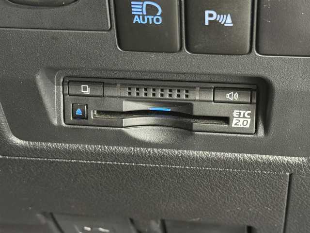 トヨタ ランドクルーザー ZX 三重県 2018(平30)年 6.3万km ブラック プレミアムガソリン/フルタイム4WD/MTモード付フロア6AT/純正 9.2インチナビ*1/（AM/FM/CD/DVD/Blu-ray/SDREC/SD/USB/Bluetooth/VTR/AUX/TV）/トヨタプレミアムサウンド（12スピーカー）*/マルチテレインモニター*/モデリスタエアロ（F/S/R下）/社外後席モニター/ドライブレコーダー 前後/社外セキュリティ/ETC2.0/Toyota Safety Sense/●PCS/●LDA/●レーダークルコン/●AHB/・クリアランスソナー&バックソナー/・ブラインドスポットモニター/・リヤクロストラフィックアラート*1/など/装備/・パワーバックドア（上側）*/・ルーフレール（ブラック）*/・寒冷地仕様*/・ムーンルーフ/・茶革シート/・シートヒーター（D/N/2nd左右）/ベンチレーション（D/N）/・ステアリングヒーター/・パワーシート（D/N）（2nd前後パワースライド機構）/・左右＆後席左右独立オートエアコン/・LEDヘッドランプ/・オートワイパー/・社外22inAW/・ガナドール4本出しマフラー/・社外テールレンズ（純正あり）/など/メカニズム系装備/・高低調整サスペンション/・バリアブルギヤレシオステアリング/など/*…OP装備