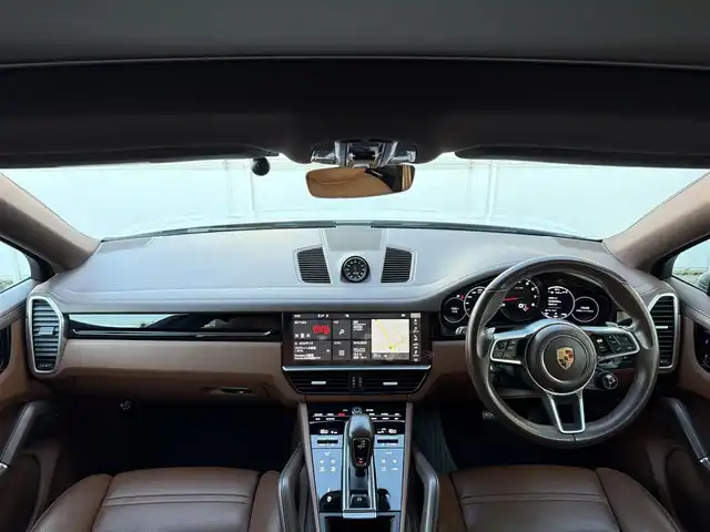 ポルシェ カイエン クーペ 愛知県 2020(令2)年 5.3万km キャララホワイトメタリック /禁煙//正規ディーラー車/【メーカーオプション】/・フロアマット/・イオナイザー/・ステアリングヒーター/・5人乗りシート/・21インチスパイダーホイール/・シートベンチレーション/・PDLS付LEDヘッドライト/・シートベルトブラウン/・レーンキープアシスト/・14wayシート/・プライバシーガラス/・コンフォートアクセス/・自動防眩ミラー//スポーツクロノ//パノラマルーフ//ドライブレコーダー//ETC2.0//パワーバックドア//茶革シート//前後シートヒーター//アイドリングストップ//革巻きステアリング//ステアリングスイッチ//パドルシフト//オートリトラウィンカーミラー//スマートキー//電動リアスポイラー//ポルシェアクティブセーフ//サラウンドアシスト//パークアシスト//ACC//BSM//メーカーナビ//全方位カメラ//BT/AM/FM//オフロードモード//電子パーキング//SPORT/SPORT＋/NORMALモード//バーチャルコックピット//横滑り防止//保証書//取扱説明書//スペアキー