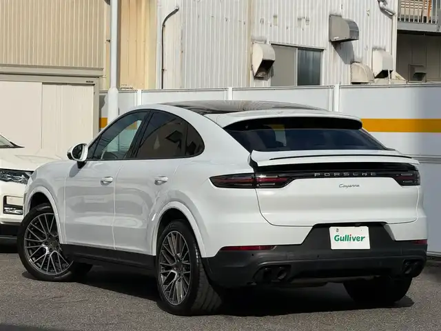 ポルシェ カイエン クーペ 愛知県 2020(令2)年 5.3万km キャララホワイトメタリック /禁煙//正規ディーラー車/【メーカーオプション】/・フロアマット/・イオナイザー/・ステアリングヒーター/・5人乗りシート/・21インチスパイダーホイール/・シートベンチレーション/・PDLS付LEDヘッドライト/・シートベルトブラウン/・レーンキープアシスト/・14wayシート/・プライバシーガラス/・コンフォートアクセス/・自動防眩ミラー//スポーツクロノ//パノラマルーフ//ドライブレコーダー//ETC2.0//パワーバックドア//茶革シート//前後シートヒーター//アイドリングストップ//革巻きステアリング//ステアリングスイッチ//パドルシフト//オートリトラウィンカーミラー//スマートキー//電動リアスポイラー//ポルシェアクティブセーフ//サラウンドアシスト//パークアシスト//ACC//BSM//メーカーナビ//全方位カメラ//BT/AM/FM//オフロードモード//電子パーキング//SPORT/SPORT＋/NORMALモード//バーチャルコックピット//横滑り防止//保証書//取扱説明書//スペアキー