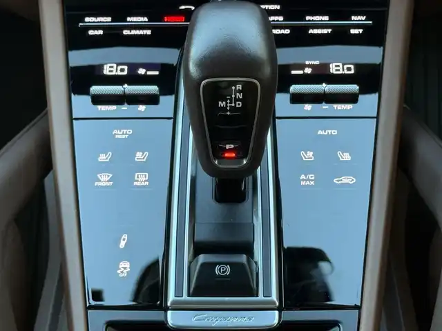 ポルシェ カイエン クーペ 愛知県 2020(令2)年 5.3万km キャララホワイトメタリック /禁煙//正規ディーラー車/【メーカーオプション】/・フロアマット/・イオナイザー/・ステアリングヒーター/・5人乗りシート/・21インチスパイダーホイール/・シートベンチレーション/・PDLS付LEDヘッドライト/・シートベルトブラウン/・レーンキープアシスト/・14wayシート/・プライバシーガラス/・コンフォートアクセス/・自動防眩ミラー//スポーツクロノ//パノラマルーフ//ドライブレコーダー//ETC2.0//パワーバックドア//茶革シート//前後シートヒーター//アイドリングストップ//革巻きステアリング//ステアリングスイッチ//パドルシフト//オートリトラウィンカーミラー//スマートキー//電動リアスポイラー//ポルシェアクティブセーフ//サラウンドアシスト//パークアシスト//ACC//BSM//メーカーナビ//全方位カメラ//BT/AM/FM//オフロードモード//電子パーキング//SPORT/SPORT＋/NORMALモード//バーチャルコックピット//横滑り防止//保証書//取扱説明書//スペアキー