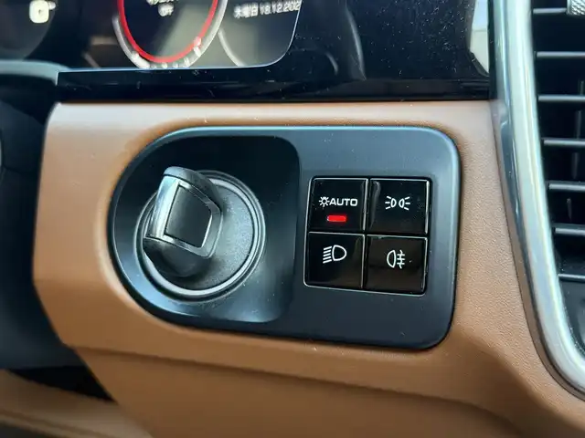 ポルシェ カイエン クーペ 愛知県 2020(令2)年 5.3万km キャララホワイトメタリック /禁煙//正規ディーラー車/【メーカーオプション】/・フロアマット/・イオナイザー/・ステアリングヒーター/・5人乗りシート/・21インチスパイダーホイール/・シートベンチレーション/・PDLS付LEDヘッドライト/・シートベルトブラウン/・レーンキープアシスト/・14wayシート/・プライバシーガラス/・コンフォートアクセス/・自動防眩ミラー//スポーツクロノ//パノラマルーフ//ドライブレコーダー//ETC2.0//パワーバックドア//茶革シート//前後シートヒーター//アイドリングストップ//革巻きステアリング//ステアリングスイッチ//パドルシフト//オートリトラウィンカーミラー//スマートキー//電動リアスポイラー//ポルシェアクティブセーフ//サラウンドアシスト//パークアシスト//ACC//BSM//メーカーナビ//全方位カメラ//BT/AM/FM//オフロードモード//電子パーキング//SPORT/SPORT＋/NORMALモード//バーチャルコックピット//横滑り防止//保証書//取扱説明書//スペアキー