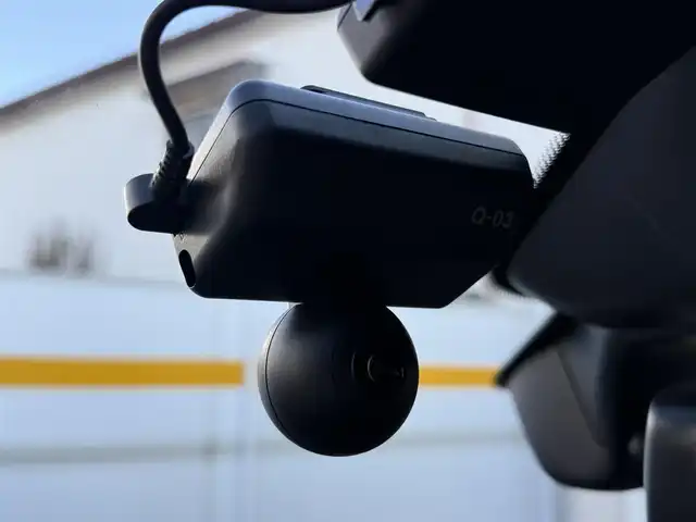 ポルシェ カイエン クーペ 愛知県 2020(令2)年 5.3万km キャララホワイトメタリック /禁煙//正規ディーラー車/【メーカーオプション】/・フロアマット/・イオナイザー/・ステアリングヒーター/・5人乗りシート/・21インチスパイダーホイール/・シートベンチレーション/・PDLS付LEDヘッドライト/・シートベルトブラウン/・レーンキープアシスト/・14wayシート/・プライバシーガラス/・コンフォートアクセス/・自動防眩ミラー//スポーツクロノ//パノラマルーフ//ドライブレコーダー//ETC2.0//パワーバックドア//茶革シート//前後シートヒーター//アイドリングストップ//革巻きステアリング//ステアリングスイッチ//パドルシフト//オートリトラウィンカーミラー//スマートキー//電動リアスポイラー//ポルシェアクティブセーフ//サラウンドアシスト//パークアシスト//ACC//BSM//メーカーナビ//全方位カメラ//BT/AM/FM//オフロードモード//電子パーキング//SPORT/SPORT＋/NORMALモード//バーチャルコックピット//横滑り防止//保証書//取扱説明書//スペアキー