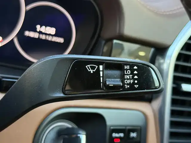 ポルシェ カイエン クーペ 愛知県 2020(令2)年 5.3万km キャララホワイトメタリック /禁煙//正規ディーラー車/【メーカーオプション】/・フロアマット/・イオナイザー/・ステアリングヒーター/・5人乗りシート/・21インチスパイダーホイール/・シートベンチレーション/・PDLS付LEDヘッドライト/・シートベルトブラウン/・レーンキープアシスト/・14wayシート/・プライバシーガラス/・コンフォートアクセス/・自動防眩ミラー//スポーツクロノ//パノラマルーフ//ドライブレコーダー//ETC2.0//パワーバックドア//茶革シート//前後シートヒーター//アイドリングストップ//革巻きステアリング//ステアリングスイッチ//パドルシフト//オートリトラウィンカーミラー//スマートキー//電動リアスポイラー//ポルシェアクティブセーフ//サラウンドアシスト//パークアシスト//ACC//BSM//メーカーナビ//全方位カメラ//BT/AM/FM//オフロードモード//電子パーキング//SPORT/SPORT＋/NORMALモード//バーチャルコックピット//横滑り防止//保証書//取扱説明書//スペアキー