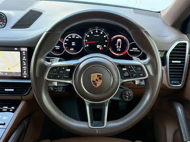 ポルシェ カイエン クーペ 愛知県 2020(令2)年 5.3万km キャララホワイトメタリック /禁煙//正規ディーラー車/【メーカーオプション】/・フロアマット/・イオナイザー/・ステアリングヒーター/・5人乗りシート/・21インチスパイダーホイール/・シートベンチレーション/・PDLS付LEDヘッドライト/・シートベルトブラウン/・レーンキープアシスト/・14wayシート/・プライバシーガラス/・コンフォートアクセス/・自動防眩ミラー//スポーツクロノ//パノラマルーフ//ドライブレコーダー//ETC2.0//パワーバックドア//茶革シート//前後シートヒーター//アイドリングストップ//革巻きステアリング//ステアリングスイッチ//パドルシフト//オートリトラウィンカーミラー//スマートキー//電動リアスポイラー//ポルシェアクティブセーフ//サラウンドアシスト//パークアシスト//ACC//BSM//メーカーナビ//全方位カメラ//BT/AM/FM//オフロードモード//電子パーキング//SPORT/SPORT＋/NORMALモード//バーチャルコックピット//横滑り防止//保証書//取扱説明書//スペアキー