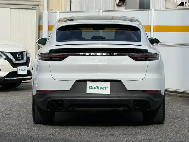 ポルシェ カイエン クーペ 愛知県 2020(令2)年 5.3万km キャララホワイトメタリック /禁煙//正規ディーラー車/【メーカーオプション】/・フロアマット/・イオナイザー/・ステアリングヒーター/・5人乗りシート/・21インチスパイダーホイール/・シートベンチレーション/・PDLS付LEDヘッドライト/・シートベルトブラウン/・レーンキープアシスト/・14wayシート/・プライバシーガラス/・コンフォートアクセス/・自動防眩ミラー//スポーツクロノ//パノラマルーフ//ドライブレコーダー//ETC2.0//パワーバックドア//茶革シート//前後シートヒーター//アイドリングストップ//革巻きステアリング//ステアリングスイッチ//パドルシフト//オートリトラウィンカーミラー//スマートキー//電動リアスポイラー//ポルシェアクティブセーフ//サラウンドアシスト//パークアシスト//ACC//BSM//メーカーナビ//全方位カメラ//BT/AM/FM//オフロードモード//電子パーキング//SPORT/SPORT＋/NORMALモード//バーチャルコックピット//横滑り防止//保証書//取扱説明書//スペアキー