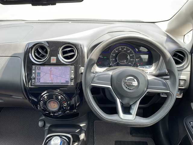 日産 ノート e－パワー X 長野県 2018(平30)年 3.3万km ホワイト 純正ナビ（CD/TV/Bluetooth） MJ117D-W　/アラウンドビューモニター（全周囲カメラ）　/インテリジェント ルームミラー　/プッシュスタート　/エマージェンシーブレーキ（衝突被害軽減）　/LDW　車線逸脱防止警報　/フロント & バックソナー　/踏み間違い防止アシスト　/オートエアコン　/オートライト　/オートハイビーム　/ETC　/インテリジェントキーシステム　/保　