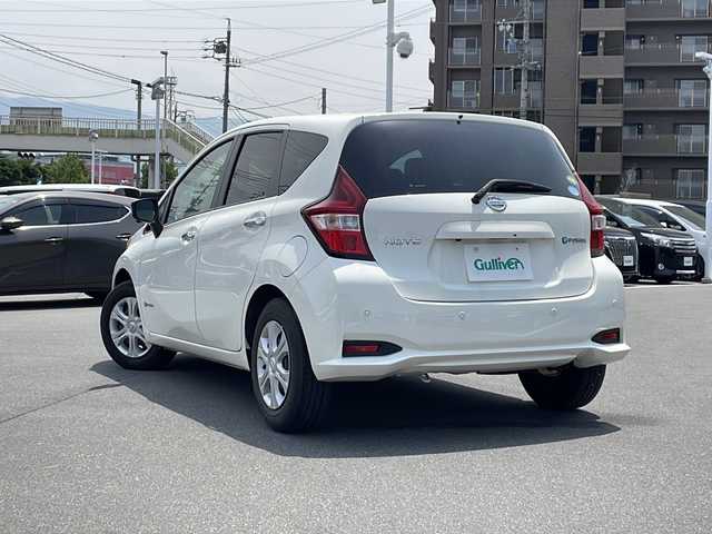 日産 ノート e－パワー X 長野県 2018(平30)年 3.3万km ホワイト 純正ナビ（CD/TV/Bluetooth） MJ117D-W　/アラウンドビューモニター（全周囲カメラ）　/インテリジェント ルームミラー　/プッシュスタート　/エマージェンシーブレーキ（衝突被害軽減）　/LDW　車線逸脱防止警報　/フロント & バックソナー　/踏み間違い防止アシスト　/オートエアコン　/オートライト　/オートハイビーム　/ETC　/インテリジェントキーシステム　/保　