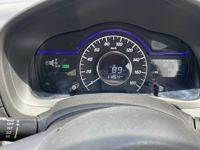 日産 ノート e－パワー X 長野県 2018(平30)年 3.3万km ホワイト 純正ナビ（CD/TV/Bluetooth） MJ117D-W　/アラウンドビューモニター（全周囲カメラ）　/インテリジェント ルームミラー　/プッシュスタート　/エマージェンシーブレーキ（衝突被害軽減）　/LDW　車線逸脱防止警報　/フロント & バックソナー　/踏み間違い防止アシスト　/オートエアコン　/オートライト　/オートハイビーム　/ETC　/インテリジェントキーシステム　/保　