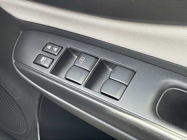 日産 ノート e－パワー X 長野県 2018(平30)年 3.3万km ホワイト 純正ナビ（CD/TV/Bluetooth） MJ117D-W　/アラウンドビューモニター（全周囲カメラ）　/インテリジェント ルームミラー　/プッシュスタート　/エマージェンシーブレーキ（衝突被害軽減）　/LDW　車線逸脱防止警報　/フロント & バックソナー　/踏み間違い防止アシスト　/オートエアコン　/オートライト　/オートハイビーム　/ETC　/インテリジェントキーシステム　/保　