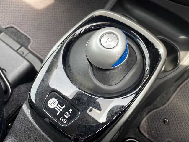 日産 ノート e－パワー X 長野県 2018(平30)年 3.3万km ホワイト 純正ナビ（CD/TV/Bluetooth） MJ117D-W　/アラウンドビューモニター（全周囲カメラ）　/インテリジェント ルームミラー　/プッシュスタート　/エマージェンシーブレーキ（衝突被害軽減）　/LDW　車線逸脱防止警報　/フロント & バックソナー　/踏み間違い防止アシスト　/オートエアコン　/オートライト　/オートハイビーム　/ETC　/インテリジェントキーシステム　/保　
