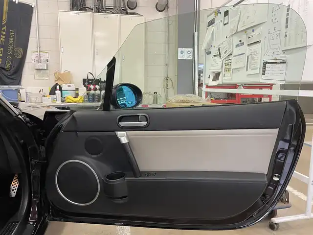 マツダ ロードスター Blaze Edition RHT 千葉県 2007(平19)年 5.2万km ラディアントエボニーマイカ 専用カラー（ラディアントエボニーマイカ）/専用BBS17インチAW/専用サンドベージュ本革シート/純正HDDナビ/BOSEサウンドシステム/純正ビルシュタインダンパー/HIDヘッドライト/電動オープン/H19.20.21.22.23.24.26.27.28.29.R3.4年ディーラー記録簿有