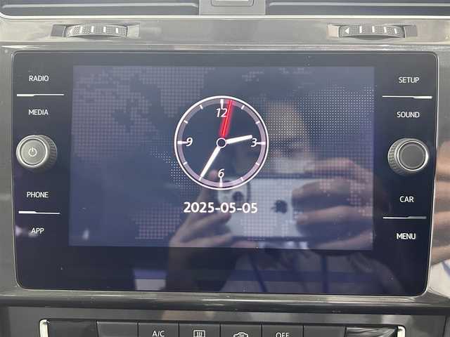 フォルクスワーゲン ゴルフ TSIトレンドライン 佐賀県 2018(平30)年 3.4万km 赤 純正ディスプレイオーディオ/Bluetooth/CD/AUX/USB/バックカメラ/前後ドライブレコーダー/電動パーキングブレーキ/オートブレーキホールド/衝突被害軽減システム/フロアマット/ハロゲンライト/オートライト/保証書/取扱説明書