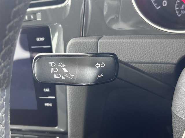 フォルクスワーゲン ゴルフ TSIトレンドライン 佐賀県 2018(平30)年 3.4万km 赤 純正ディスプレイオーディオ/Bluetooth/CD/AUX/USB/バックカメラ/前後ドライブレコーダー/電動パーキングブレーキ/オートブレーキホールド/衝突被害軽減システム/フロアマット/ハロゲンライト/オートライト/保証書/取扱説明書