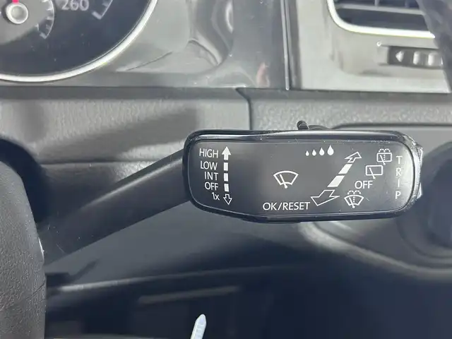 フォルクスワーゲン ゴルフ TSIトレンドライン 佐賀県 2018(平30)年 3.4万km 赤 純正ディスプレイオーディオ/Bluetooth/CD/AUX/USB/バックカメラ/前後ドライブレコーダー/電動パーキングブレーキ/オートブレーキホールド/衝突被害軽減システム/フロアマット/ハロゲンライト/オートライト/保証書/取扱説明書