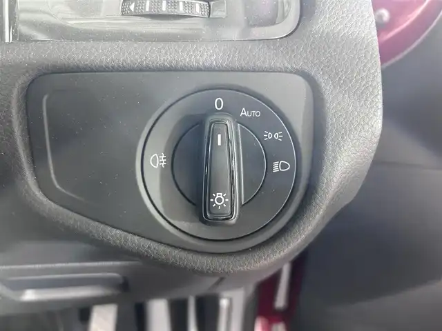 フォルクスワーゲン ゴルフ TSIトレンドライン 佐賀県 2018(平30)年 3.4万km 赤 純正ディスプレイオーディオ/Bluetooth/CD/AUX/USB/バックカメラ/前後ドライブレコーダー/電動パーキングブレーキ/オートブレーキホールド/衝突被害軽減システム/フロアマット/ハロゲンライト/オートライト/保証書/取扱説明書