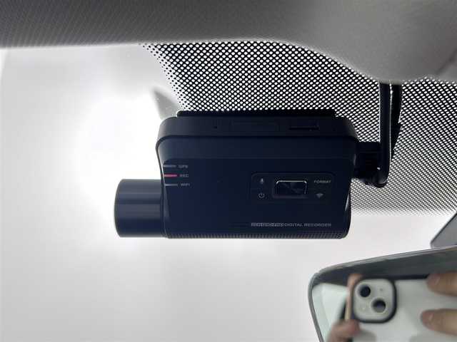 フォルクスワーゲン ゴルフ TSIトレンドライン 佐賀県 2018(平30)年 3.4万km 赤 純正ディスプレイオーディオ/Bluetooth/CD/AUX/USB/バックカメラ/前後ドライブレコーダー/電動パーキングブレーキ/オートブレーキホールド/衝突被害軽減システム/フロアマット/ハロゲンライト/オートライト/保証書/取扱説明書
