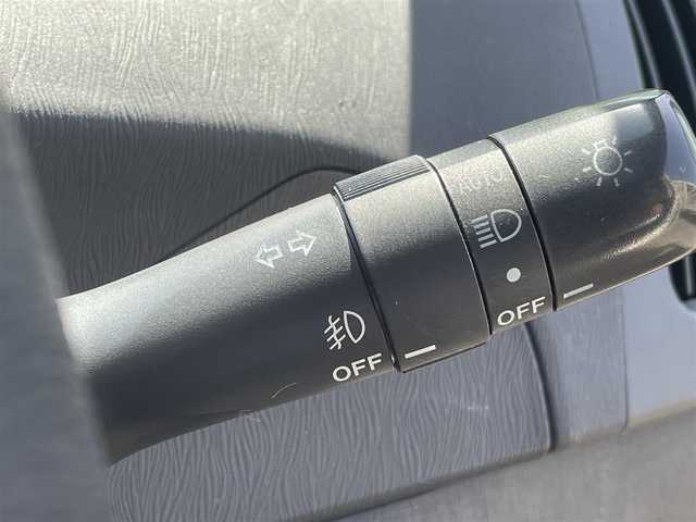 トヨタ プリウス S 愛知県 2014(平26)年 8.4万km ホワイトパールクリスタルシャイン (株)IDOMが運営する【じしゃロン名古屋鳴海店】の自社ローン専用車両になりますこちらは現金またはオートローンご利用時の価格です。自社ローンご希望の方は別途その旨お申付け下さい/純正7型HDDナビ（フルセグ/BT/DVD/CD)/バックモニタ/ドラレコ/ETC/エンジンスタートボタン/スマートキー/純正アルミホイール