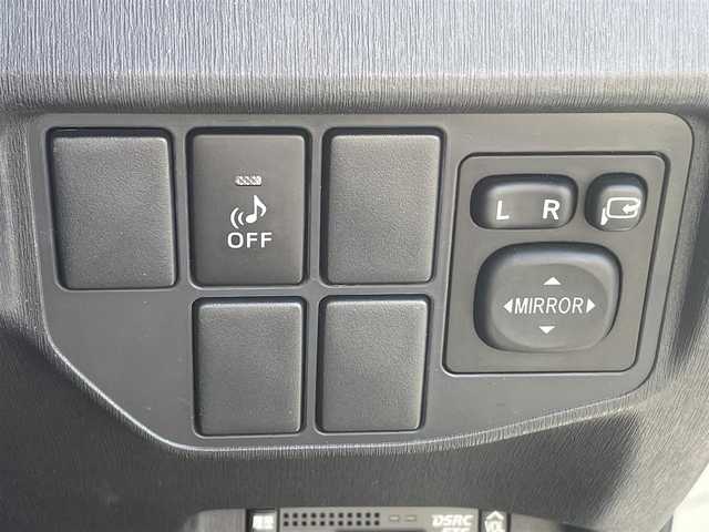 トヨタ プリウス S 愛知県 2014(平26)年 8.4万km ホワイトパールクリスタルシャイン (株)IDOMが運営する【じしゃロン名古屋鳴海店】の自社ローン専用車両になりますこちらは現金またはオートローンご利用時の価格です。自社ローンご希望の方は別途その旨お申付け下さい/純正7型HDDナビ（フルセグ/BT/DVD/CD)/バックモニタ/ドラレコ/ETC/エンジンスタートボタン/スマートキー/純正アルミホイール