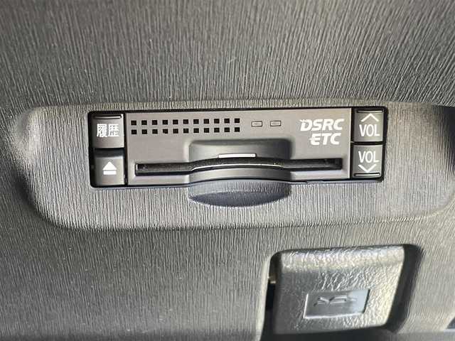 トヨタ プリウス S 愛知県 2014(平26)年 8.4万km ホワイトパールクリスタルシャイン (株)IDOMが運営する【じしゃロン名古屋鳴海店】の自社ローン専用車両になりますこちらは現金またはオートローンご利用時の価格です。自社ローンご希望の方は別途その旨お申付け下さい/純正7型HDDナビ（フルセグ/BT/DVD/CD)/バックモニタ/ドラレコ/ETC/エンジンスタートボタン/スマートキー/純正アルミホイール