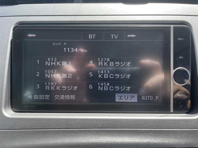 トヨタ プリウス S 愛知県 2014(平26)年 8.4万km ホワイトパールクリスタルシャイン (株)IDOMが運営する【じしゃロン名古屋鳴海店】の自社ローン専用車両になりますこちらは現金またはオートローンご利用時の価格です。自社ローンご希望の方は別途その旨お申付け下さい/純正7型HDDナビ（フルセグ/BT/DVD/CD)/バックモニタ/ドラレコ/ETC/エンジンスタートボタン/スマートキー/純正アルミホイール