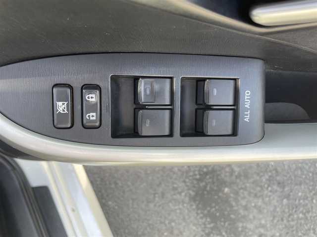 トヨタ プリウス S 愛知県 2014(平26)年 8.4万km ホワイトパールクリスタルシャイン (株)IDOMが運営する【じしゃロン名古屋鳴海店】の自社ローン専用車両になりますこちらは現金またはオートローンご利用時の価格です。自社ローンご希望の方は別途その旨お申付け下さい/純正7型HDDナビ（フルセグ/BT/DVD/CD)/バックモニタ/ドラレコ/ETC/エンジンスタートボタン/スマートキー/純正アルミホイール