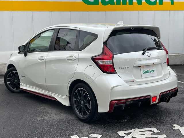 日産 ノート e－パワー ニスモ 東京都 2017(平29)年 6.9万km ブリリアントホワイトパール 純正メモリナビ【MJ117D-W】/・DTV/BT/CD/DVD/SD/ラジオ/バックカメラ/ドライブレコーダー/インテリジェントエマージェンシーブレーキ/車線逸脱警報/スエード調スポーツシート/純正16インチAW/レザー/アルカンターラコンビステアリング/ステアリングスイッチ/ETC/プッシュEgスタート/ストップ/インテリジェントキー×2/純正LEDヘッドランプ/LEDハイパーデイライト/ターンランプ付電動格納ドアミラー/純正フロアマット/取扱説明書/ナビ取扱説明書/新車時保証書