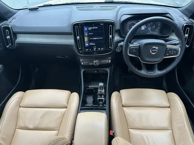 ボルボ ＸＣ４０ T4 AWD インスクリプション 埼玉県 2019(令1)年 2.9万km 白 純正ナビ　/Bluetooth接続/フルセグテレビ/バックカメラ/純正アルミホイール/パワーシート/シートヒーター/ACC