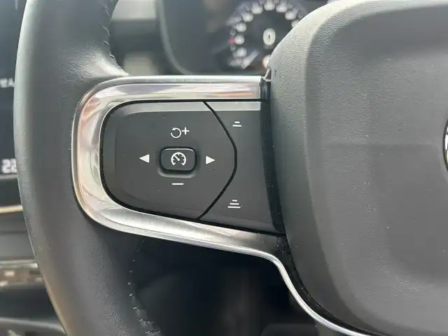 ボルボ ＸＣ４０ T4 AWD インスクリプション 埼玉県 2019(令1)年 2.9万km 白 純正ナビ　/Bluetooth接続/フルセグテレビ/バックカメラ/純正アルミホイール/パワーシート/シートヒーター/ACC