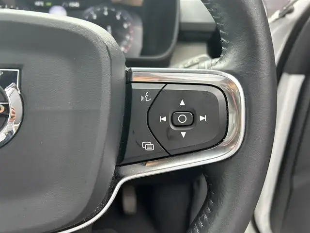 ボルボ ＸＣ４０ T4 AWD インスクリプション 埼玉県 2019(令1)年 2.9万km 白 純正ナビ　/Bluetooth接続/フルセグテレビ/バックカメラ/純正アルミホイール/パワーシート/シートヒーター/ACC