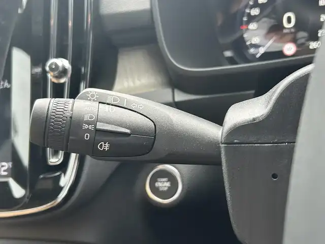 ボルボ ＸＣ４０ T4 AWD インスクリプション 埼玉県 2019(令1)年 2.9万km 白 純正ナビ　/Bluetooth接続/フルセグテレビ/バックカメラ/純正アルミホイール/パワーシート/シートヒーター/ACC
