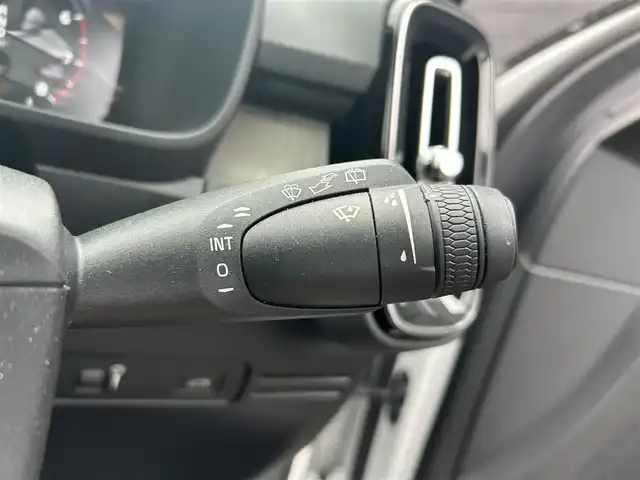 ボルボ ＸＣ４０ T4 AWD インスクリプション 埼玉県 2019(令1)年 2.9万km 白 純正ナビ　/Bluetooth接続/フルセグテレビ/バックカメラ/純正アルミホイール/パワーシート/シートヒーター/ACC