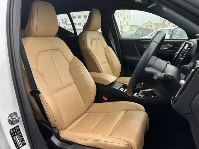 ボルボ ＸＣ４０ T4 AWD インスクリプション 埼玉県 2019(令1)年 2.9万km 白 純正ナビ　/Bluetooth接続/フルセグテレビ/バックカメラ/純正アルミホイール/パワーシート/シートヒーター/ACC