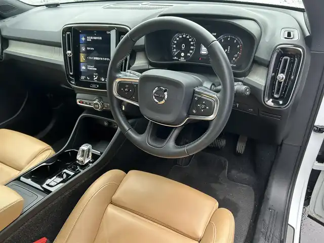 ボルボ ＸＣ４０ T4 AWD インスクリプション 埼玉県 2019(令1)年 2.9万km 白 純正ナビ　/Bluetooth接続/フルセグテレビ/バックカメラ/純正アルミホイール/パワーシート/シートヒーター/ACC