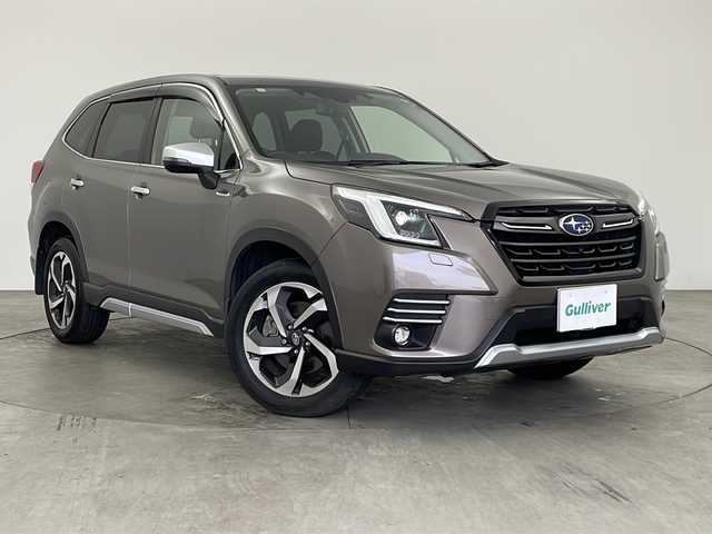 スバル フォレスター ハイブリッド アドバンス 兵庫県 2021(令3)年 4.9万km グレーＭ ・純正8インチナビ＆CD＆DVD＆BT＆SD＆HDMI＆TV/・アイサイト コアテクノロジー/・プリクラッシュブレーキ/・後退時ブレーキアシスト/・AT誤発進抑制制御/・AT誤後進抑制制御/・ツーリングアシスト/・全車速追従機能付クルーズコントロール/・定速クルーズコントロール//・車線逸脱抑制/・車線逸脱警報/・ふらつき警報/・先行車発進お知らせ機能/・ドライバーモニタリングシステム/・D+N席パワーシート/・全席シートヒーター/・D席メモリーシート/・パワーバックドア/・デジタルインナーミラー/・電動パーキングブレーキ/・ブレーキホールド/・ステアリングヒーター/・バック/フロント/サイドカメラ/・ドライブレコーダー/・パドルシフト/・ハーフレザーシート/・純正18インチAW/・純正フロアマット/・LEDヘッドライト/・ETC/・純正フロアマット/・革巻ステアリング/・プッシュスタート/・スペアキー
