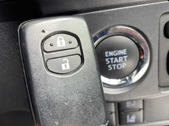 トヨタ カローラ フィールダー 1．5G ダブルバイビー 愛知県 2016(平28)年 4.5万km ブラックマイカ 衝突軽減システム/純正ナビ/フルセグ/CD DVD/Bluetooth/バックカメラ/コーナーセンサー/純正アルミホイール/LEDヘッドライト/オートマチックハイビーム/ドライブレコーダー/ETC/ステアリングスイッチ/スマートキー/プッシュスタート